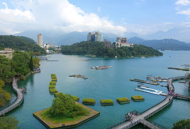 Hồ Nhật Nguyệt là điểm đến bạn không thể bỏ qua khi tới Đài Loan