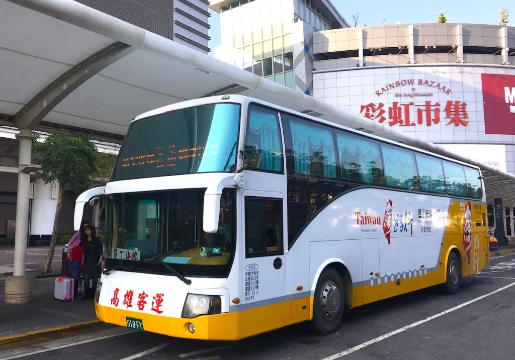 Đi xe buýt từ ga HSR Zuoying