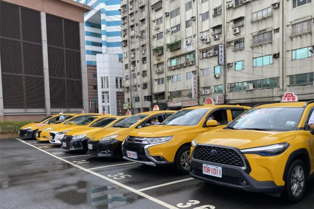 Đi taxi đến Cửu Phần